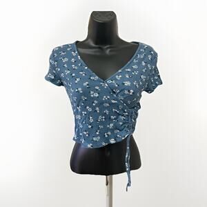 Hippie Rose Womens Size Medium Blue Floral Wrap Top Short Sleeve Tie Waist Crop